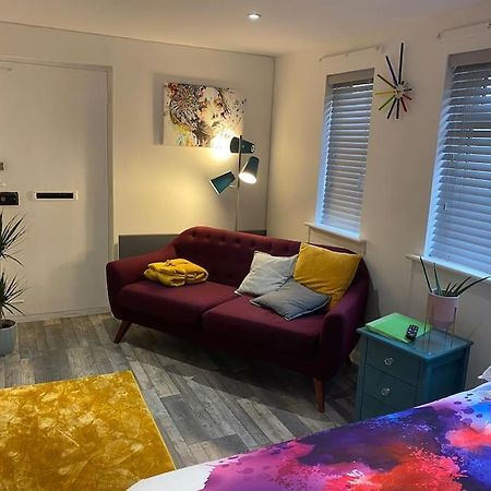 Cosy Studio Apartment Waterlooville Bagian luar foto