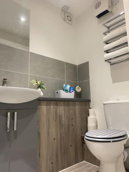 Cosy Studio Apartment Waterlooville Bagian luar foto