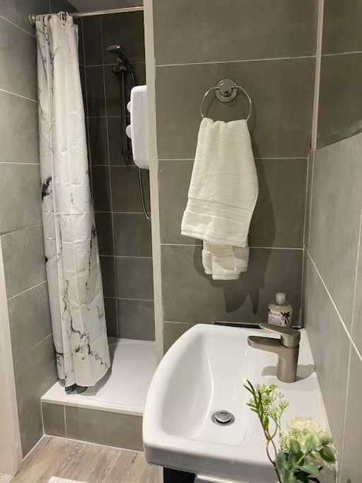 Cosy Studio Apartment Waterlooville Bagian luar foto