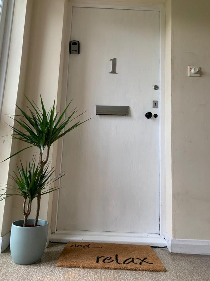Cosy Studio Apartment Waterlooville Bagian luar foto