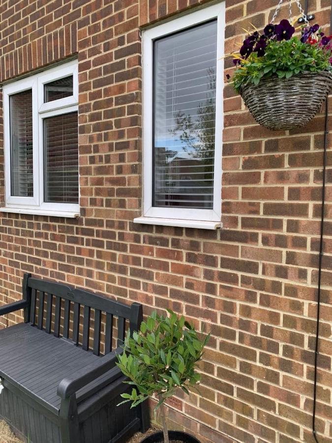 Cosy Studio Apartment Waterlooville Bagian luar foto