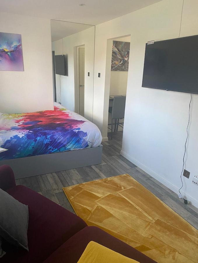 Cosy Studio Apartment Waterlooville Bagian luar foto