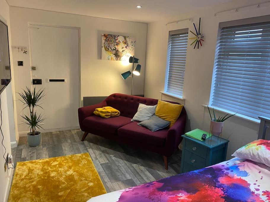 Cosy Studio Apartment Waterlooville Bagian luar foto