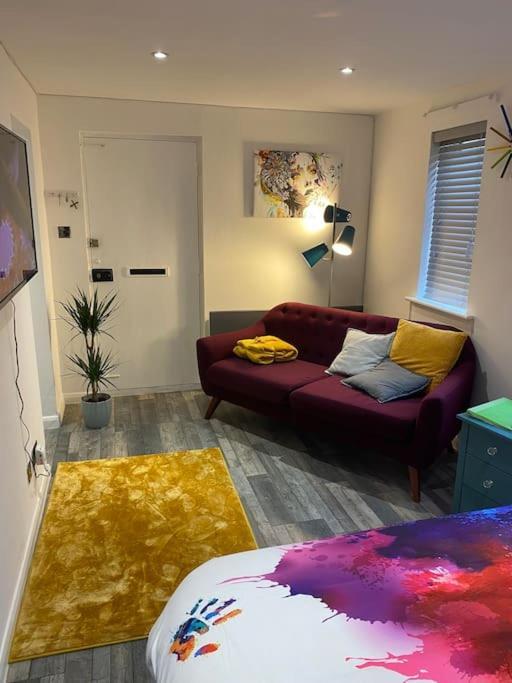 Cosy Studio Apartment Waterlooville Bagian luar foto