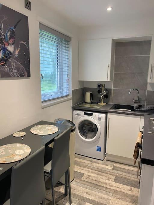 Cosy Studio Apartment Waterlooville Bagian luar foto