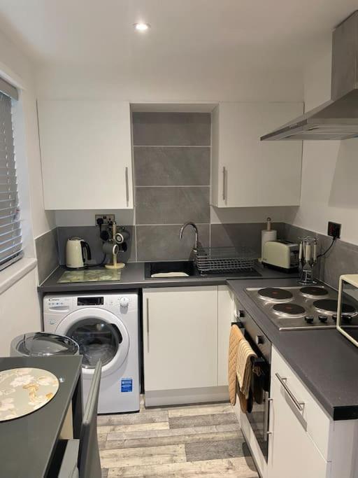 Cosy Studio Apartment Waterlooville Bagian luar foto